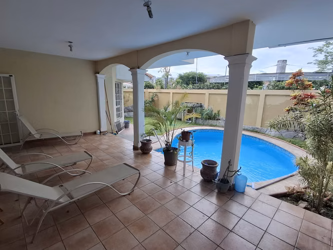 Venta de Casa unifamiliar en Altos de Panamá con piscina - Imagen 17