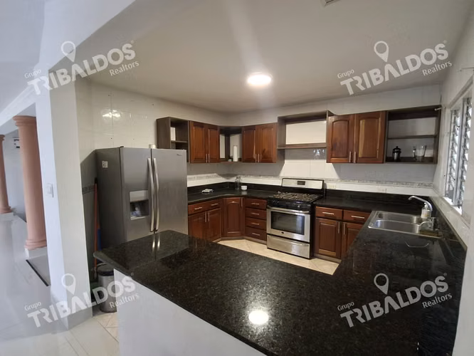Venta de Casa unifamiliar en Altos de Panamá con piscina - Imagen 5