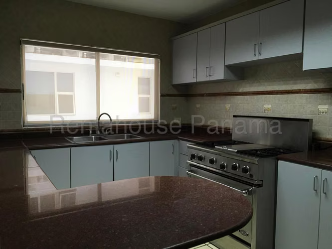Alquilo Apartamento en Coco del Mar OF26-9114