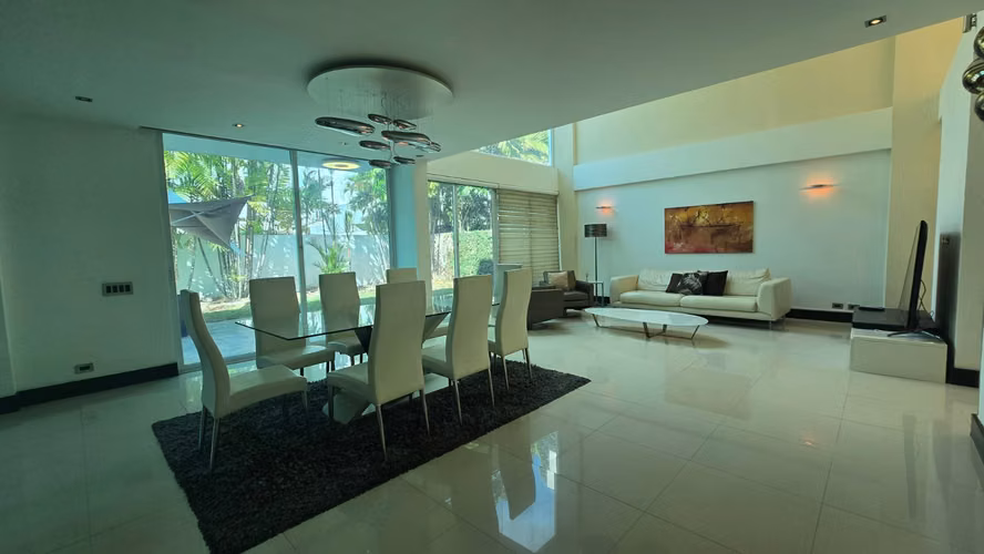 CASA EN COSTA SUR - 392M2 - 4 HABITACIONES - K.A