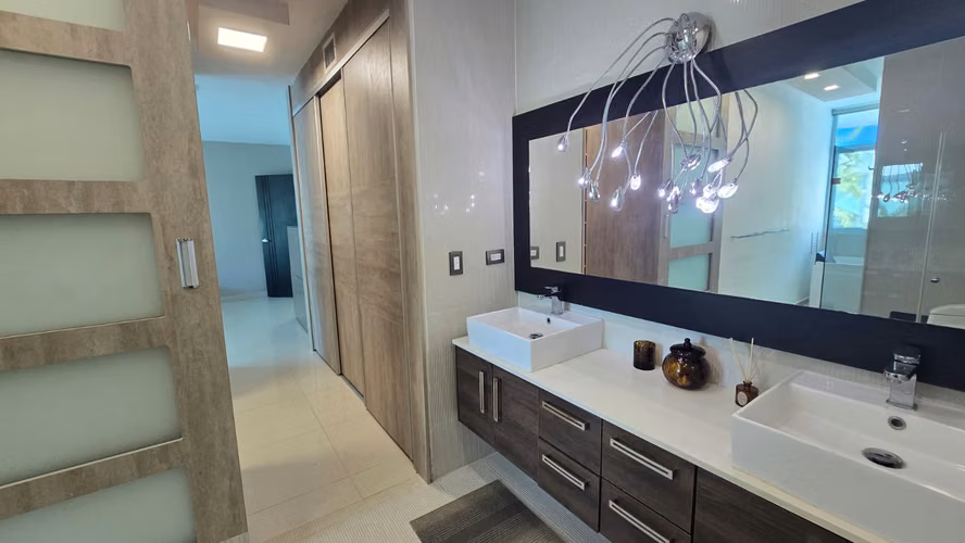 CASA EN COSTA SUR - 392M2 - 4 HABITACIONES - K.A