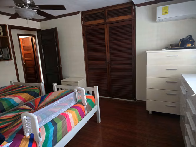 Se Vende Casa 213 m² en Residencial Santa Elena, Parque Lefevre