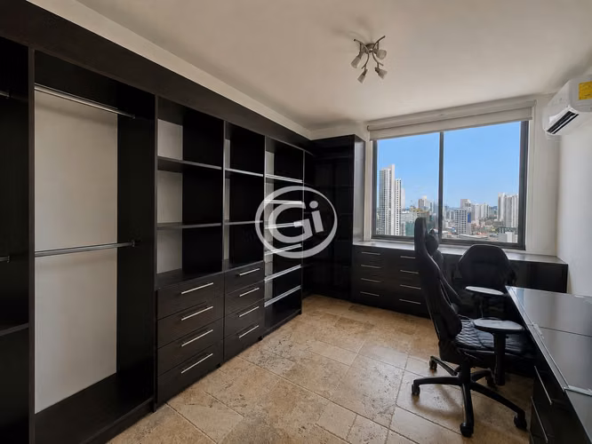 Amplio apartamento Brisas de Obarrio 165 m² Precio de remate
