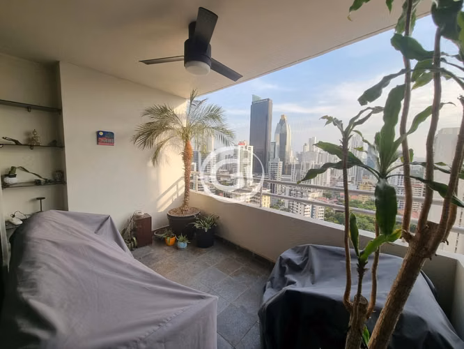 Amplio apartamento Brisas de Obarrio 165 m² Precio de remate