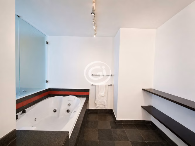 Amplio apartamento Brisas de Obarrio 165 m² Precio de remate