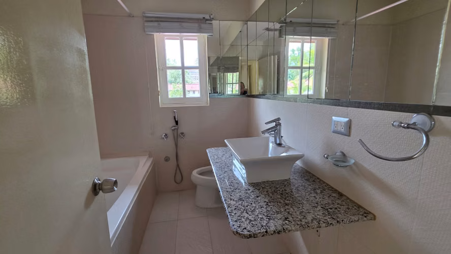 ¡Espectacular Casa Remodelada en Alquiler – Clayton!