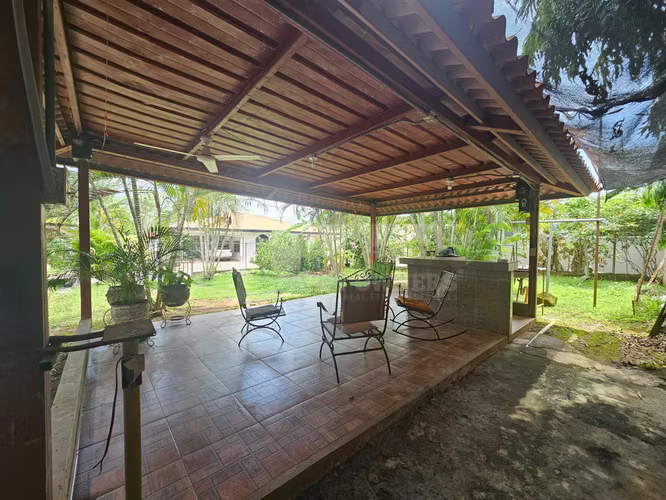 Venta de casa de esquina en Chitré, Herrera. MB
