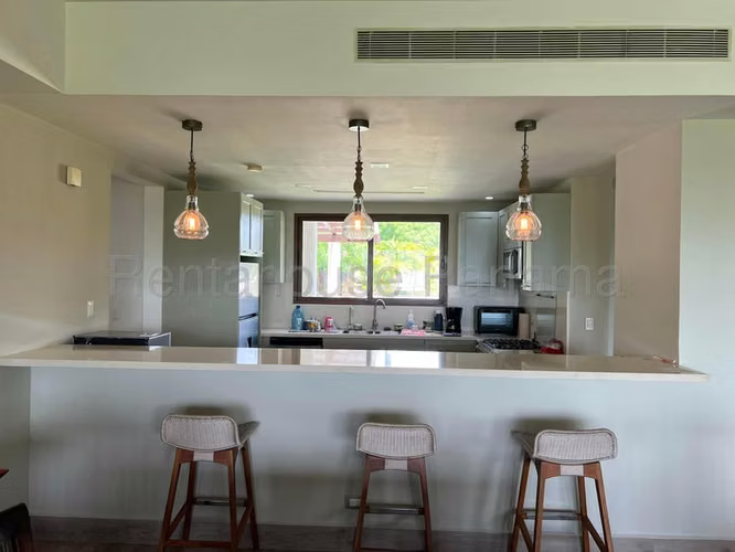 Casa en Alquiler en San Carlos  JG