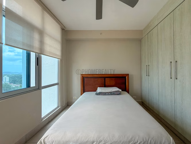 Apartamento en Alquiler en Dos Mares, Panamá – Amplio Apartamento de 140 m² con Balcón