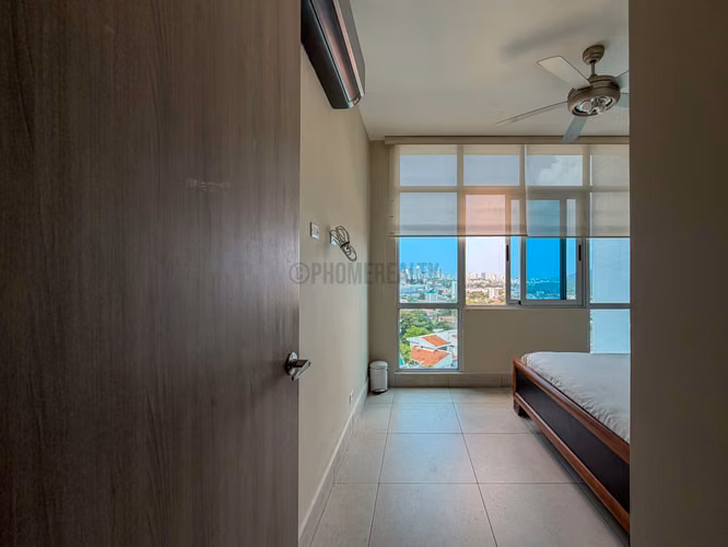 Apartamento en Alquiler en Dos Mares, Panamá – Amplio Apartamento de 140 m² con Balcón