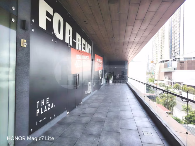 Local Comercial en Alquiler - 116m² en The Plaza, Coco del Mar. LU
