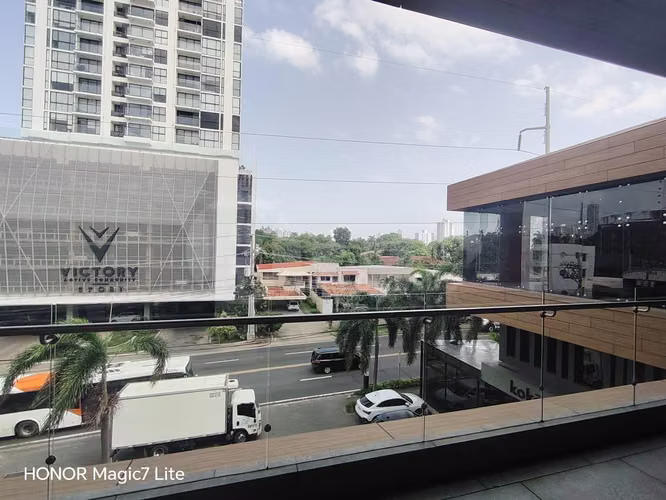 Local Comercial en Alquiler - 116m² en The Plaza, Coco del Mar. LU