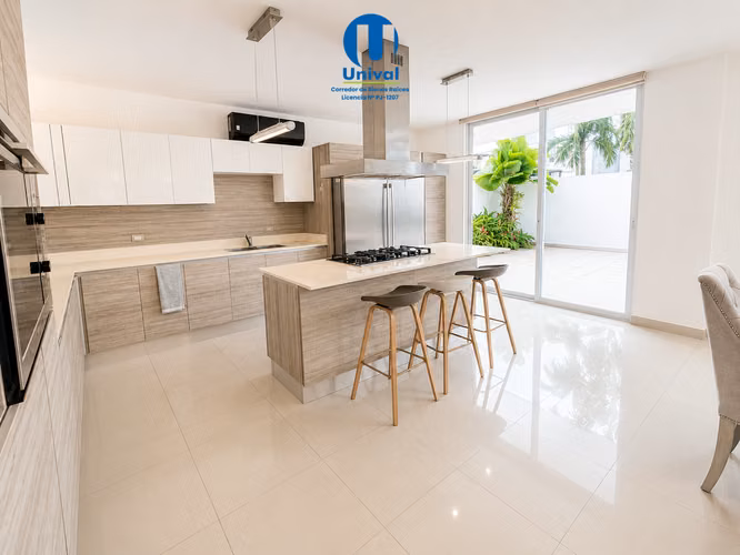 Casa en Alquiler en Costa Sur – PH Costa Esmeralda