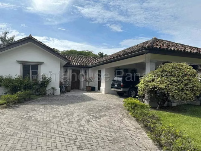 House for Sale in Buenaventura JG