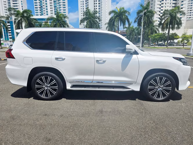 Lexus LX