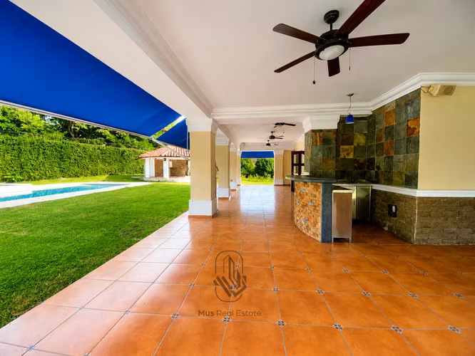 Casa con Piscina y Patio en Alquiler – PH Camino de Cruces - LH