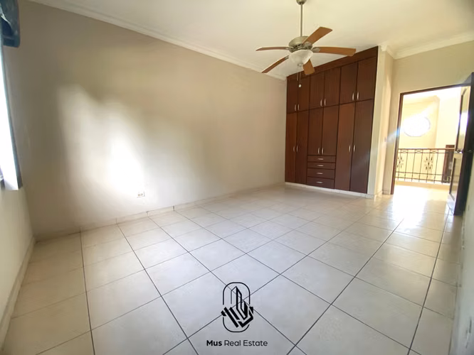 Casa con Piscina y Patio en Alquiler – PH Camino de Cruces - LH