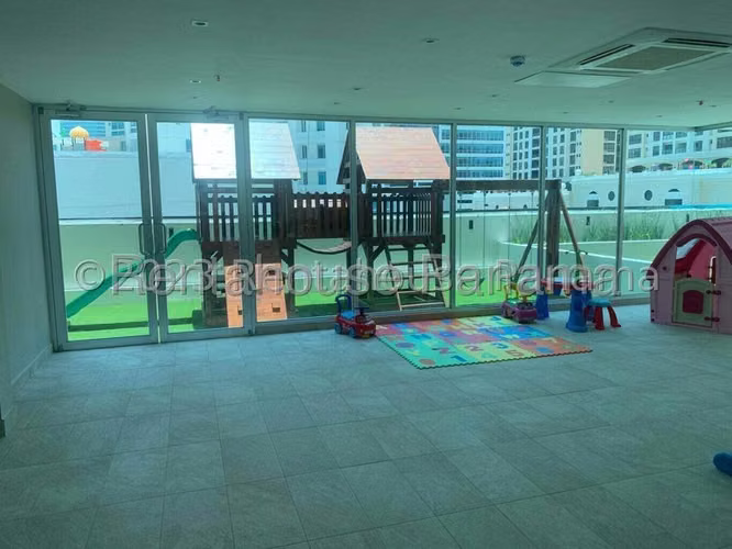 Apartamento en Alquiler en Costa del Este YM
