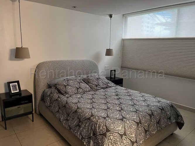 Apartamento en Alquiler en Costa del Este YM
