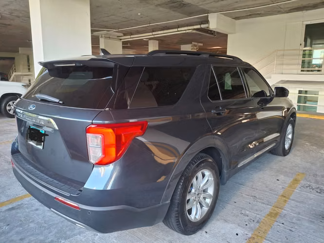 Ford Explorer XLT 2022 - Como Nueva, Solo 23,000 kms y Garantía hasta 2029
