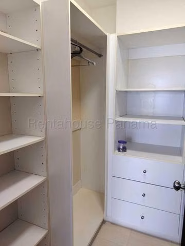 Apartamento en venta en Avenida Balboa YM