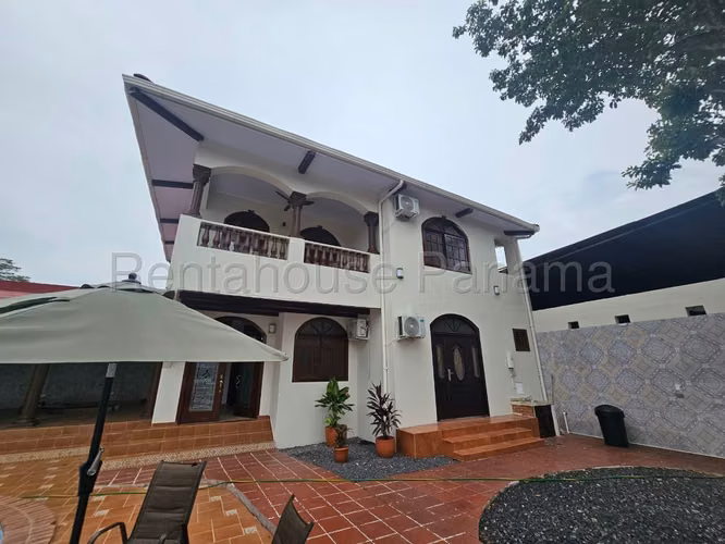 Vendo Casa de 250 m² en Villa las Acacias, Don Bosco 26-9077GG