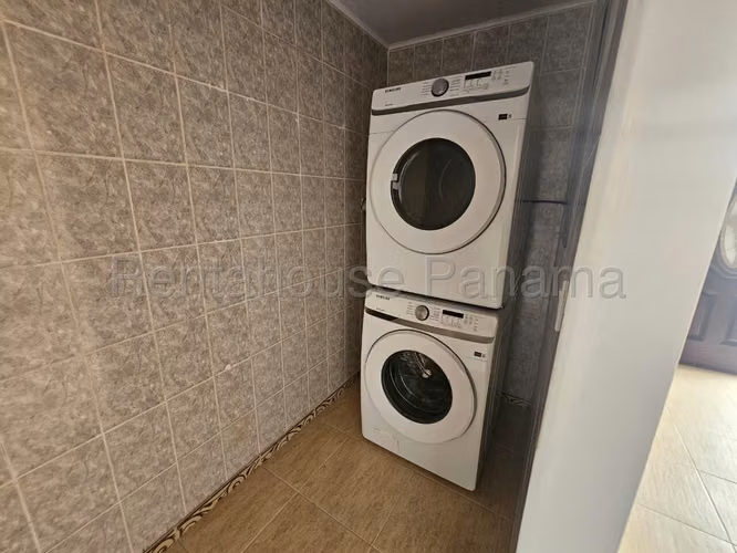 Vendo Casa de 250 m² en Villa las Acacias, Don Bosco 26-9077GG