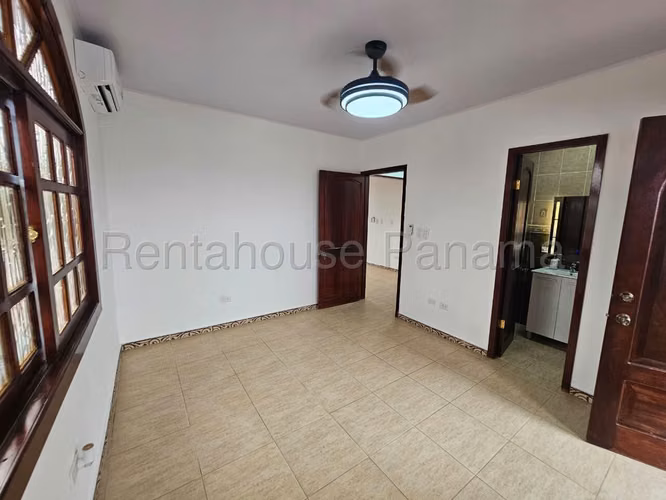 Vendo Casa de 250 m² en Villa las Acacias, Don Bosco 26-9077GG