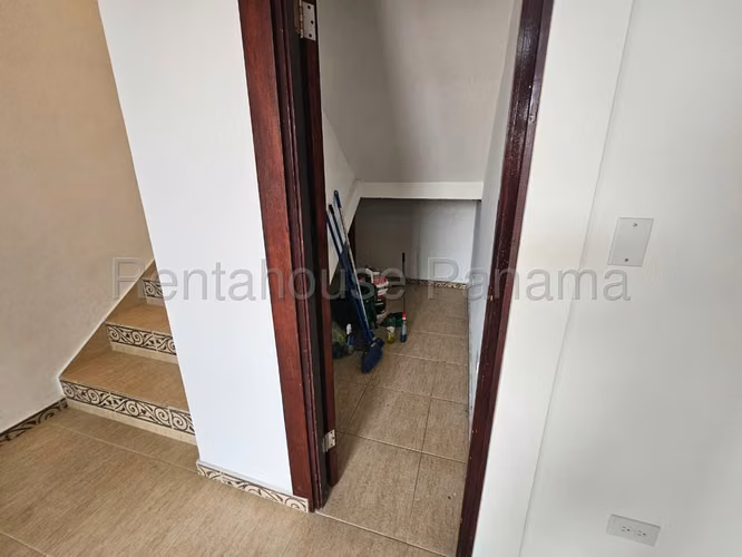 Vendo Casa de 250 m² en Villa las Acacias, Don Bosco 26-9077GG