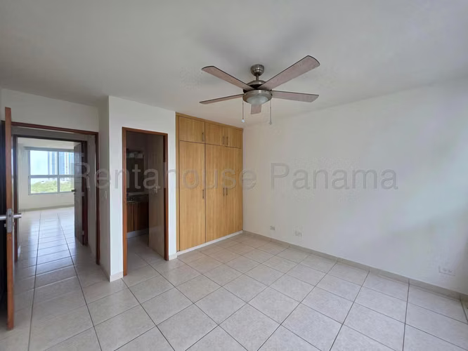 Se Vende Apartamento en Costa del Este YDU