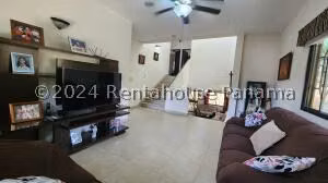 Alquiler de Casa con 317m2 en Ancon 25-1002SR