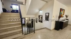 Alquiler de Casa con 317m2 en Ancon 25-1002SR