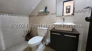 Alquiler de Casa con 317m2 en Ancon 25-1002SR