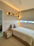 Alquiler de Apartamento con 130m2 en Avenida Balboa PH Waters on the Bay 26-9067SR