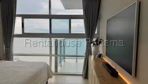 Alquiler de Apartamento con 130m2 en Avenida Balboa PH Waters on the Bay 26-9067SR