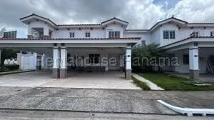 Venta de Casa con 184m2 en Versalles PH Quintas De Versalles 26-8437SR