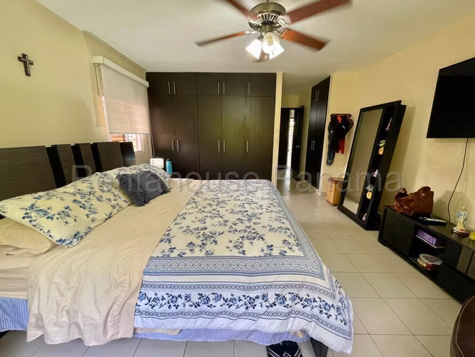 Venta de Casa en Betania La Gloria 330 Mts PD