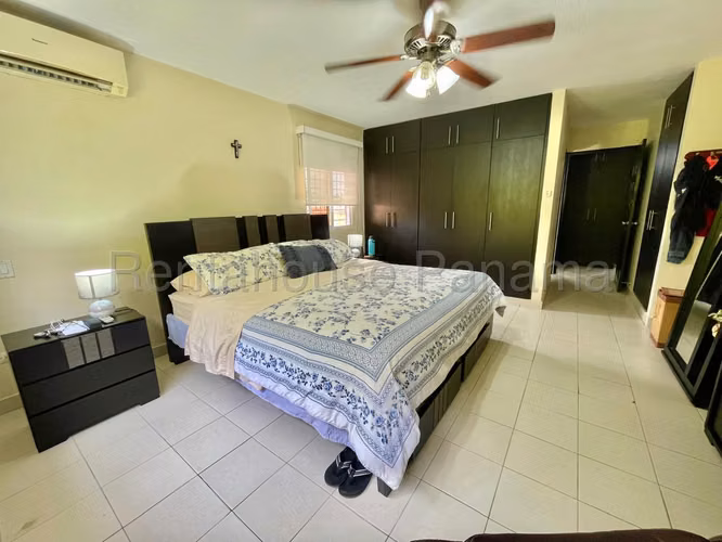 Venta de Casa en Betania La Gloria 330 Mts PD