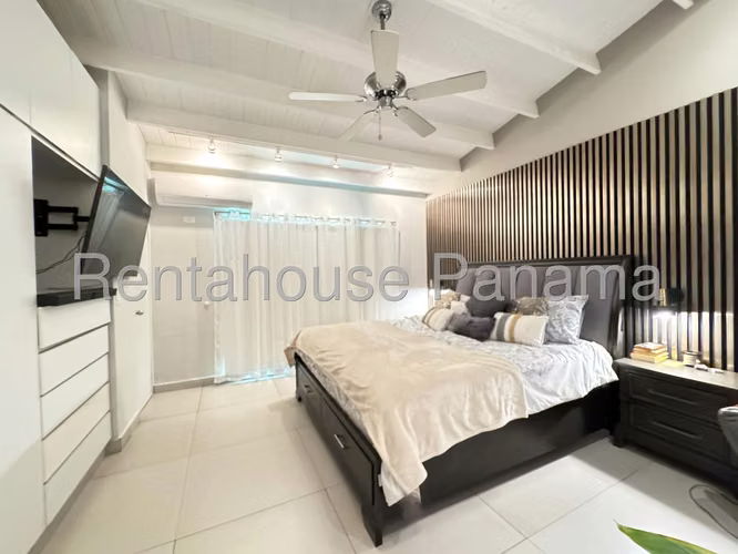 Venta de Casa en La Alameda Casa  347.79 Mts PD