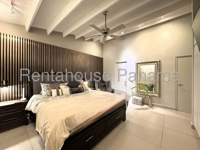 Venta de Casa en La Alameda Casa  347.79 Mts PD