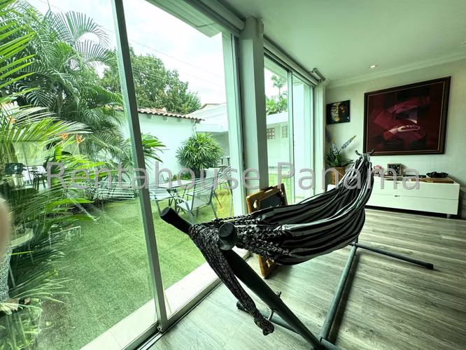 Venta de Casa en La Alameda Casa  347.79 Mts PD