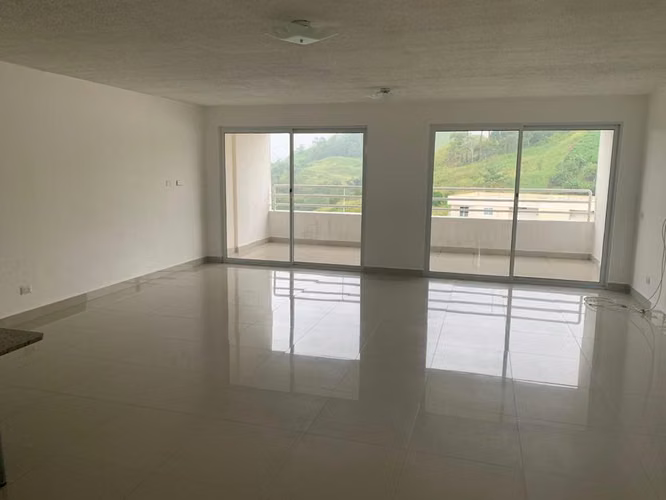 Negociable. Alquiler de apartamento en Altamira Gardens