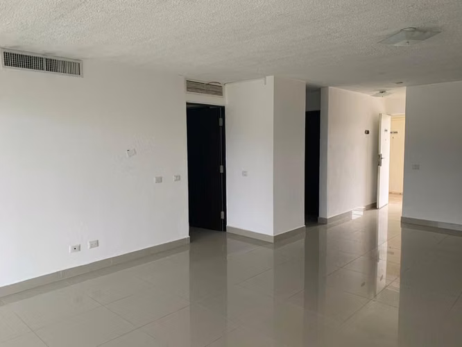 Negociable. Alquiler de apartamento en Altamira Gardens