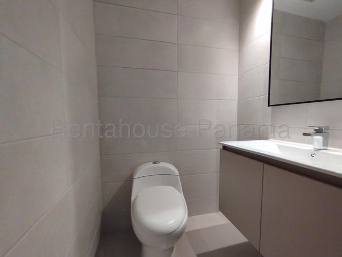 Se Vende Apartamento en Condado del Rey LA26-9139