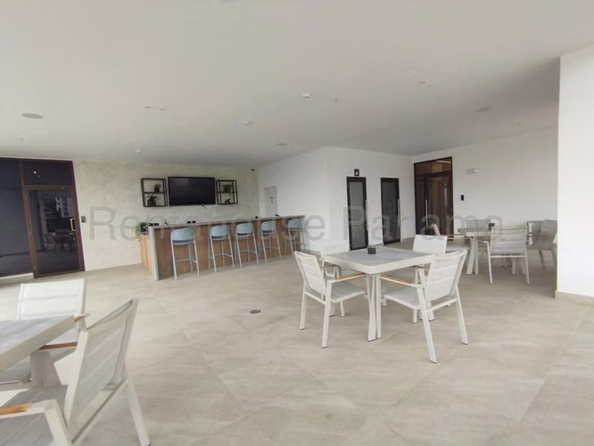 Se Vende Apartamento en Condado del Rey LA26-9139