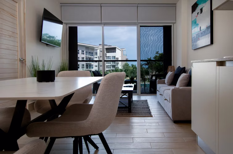 Hermoso Apartamento de 2 Recámaras en Piso Bajo en Venta en Olas del Mar