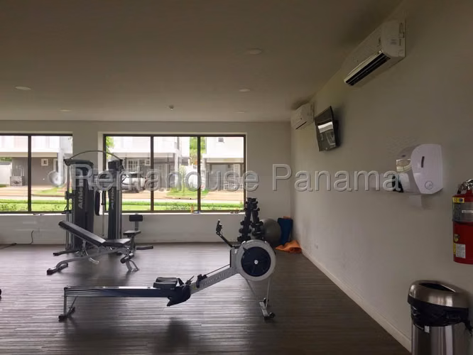 LGU-Venta de casa en Brisas del Golf (Panamá Norte), PH Victoria.