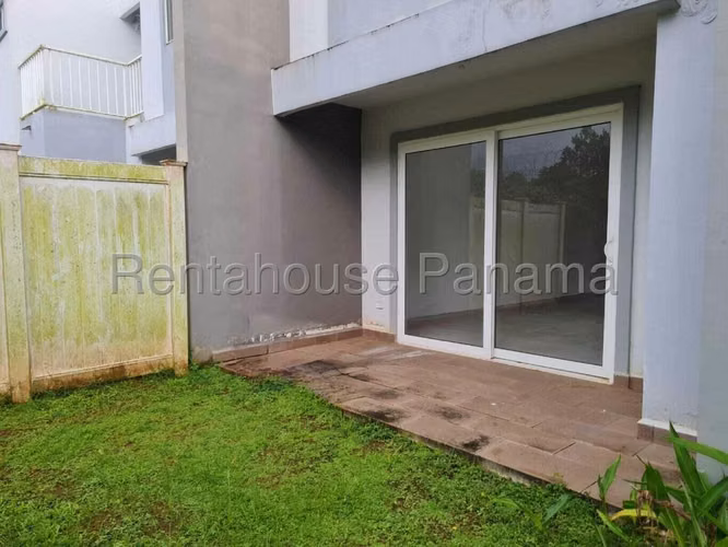 LGU-Venta de casa en Brisas del Golf (Panamá Norte), PH Victoria.