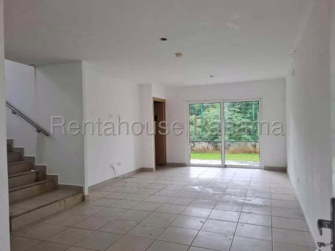 LGU-Venta de casa en Brisas del Golf (Panamá Norte), PH Victoria.