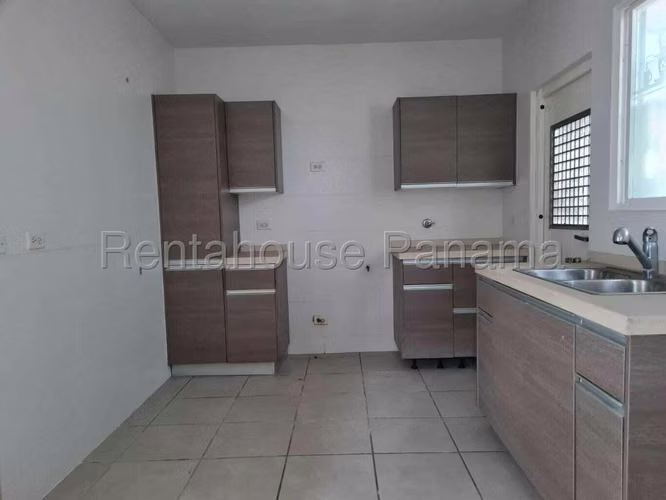 LGU-Venta de casa en Brisas del Golf (Panamá Norte), PH Victoria.